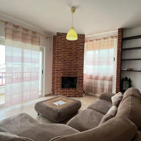 Lydia's 3 Bedroom Flat In Apartment