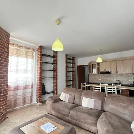 Lydia's 3 Bedroom Flat In