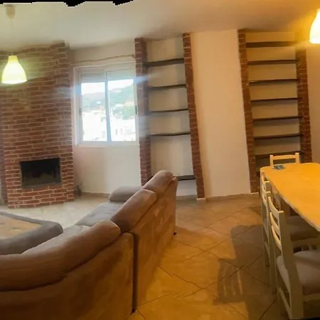 Lydia's 3 Bedroom Flat In *
