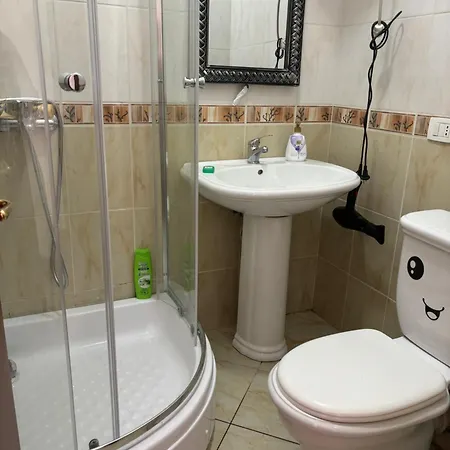 Lydia's 3 Bedroom Flat In Apartment *