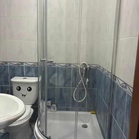 Lydia's 3 Bedroom Flat In Apartment *